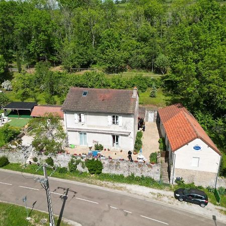 Gite La Providence Saint-Sernin-du-Plain المظهر الخارجي الصورة