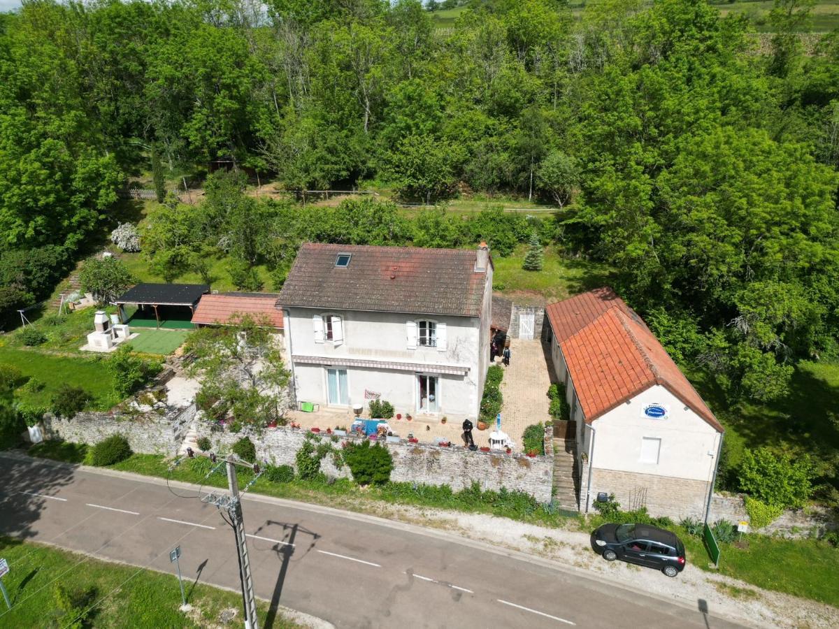 Gite La Providence Saint-Sernin-du-Plain المظهر الخارجي الصورة