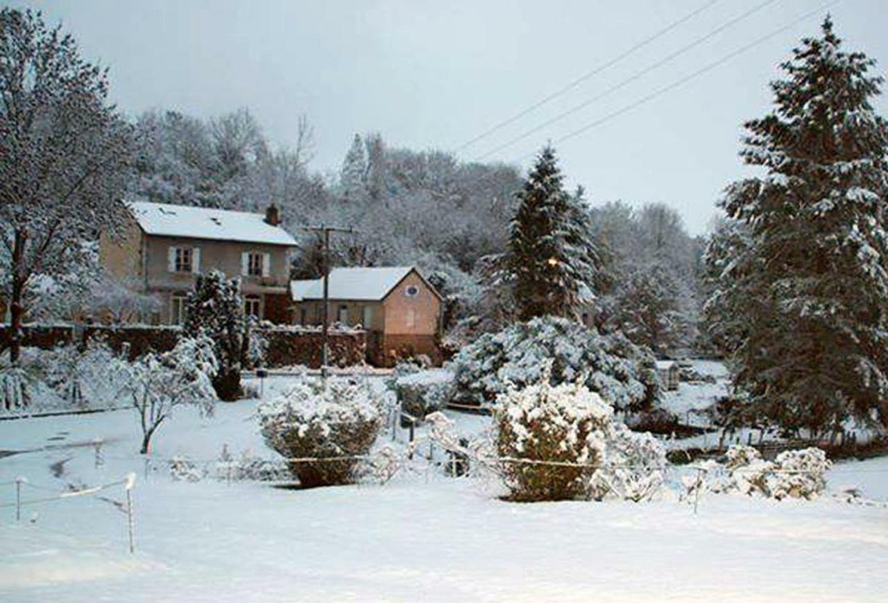 Gite La Providence Saint-Sernin-du-Plain المظهر الخارجي الصورة